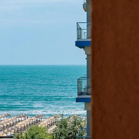 Summerland M&a Apartment Mamaia